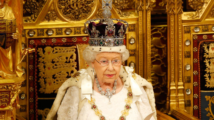 بأكثر من 4 مليارات دولار..الكشف عن قيمة مجوهرات الملكة إليزابيث