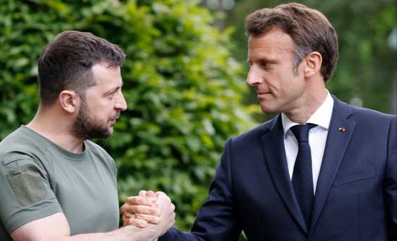 مصادر دبلوماسية: فرنسا قد ترسل قريبا مدربين عسكريين إلى أوكرانيا