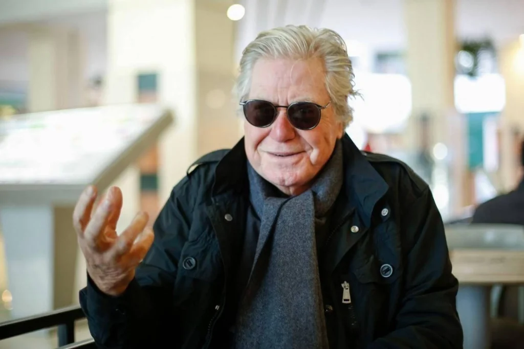 حفل افتتاح اليوبيل الذهبي لمهرجان جمعية الفيلم للسينما المصرية: حسين فهمي يتحدث عن ذكرياته ويتمنى استمرار مهرجان القاهرة