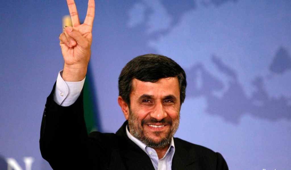 نجاد يبدأ حملته الانتخابية من "بازار طهران"