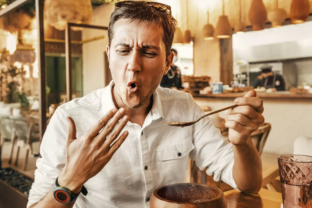 احذرها .. أضرار تناول الأطعمة الحارة