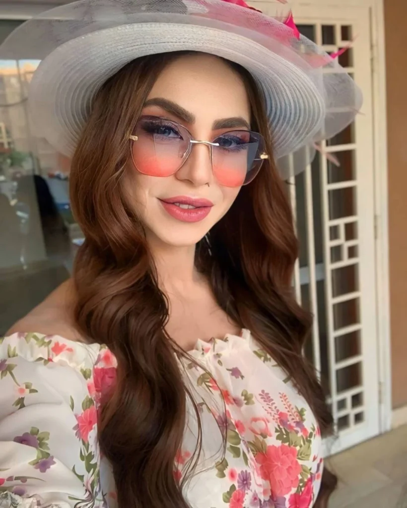 دوللي شاهين بين شغف الفيتامينات وعودة "نمس بوند"