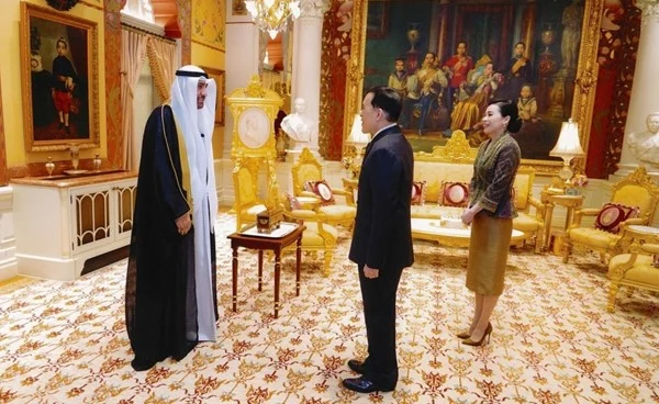 السفير الكويتي يودع ملك تايلند في لقاء وداعي