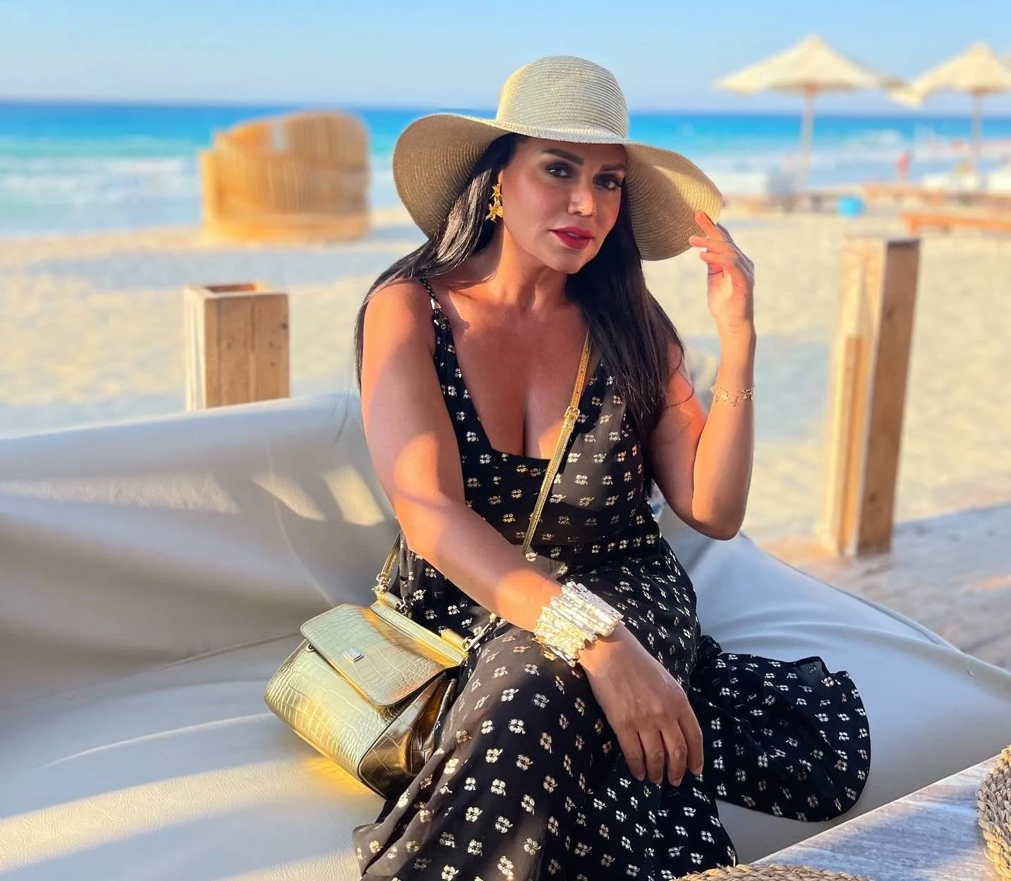 رانيا يوسف تواجه انتقادات واسعة بعد طرح أول أغنية لها "ليك"