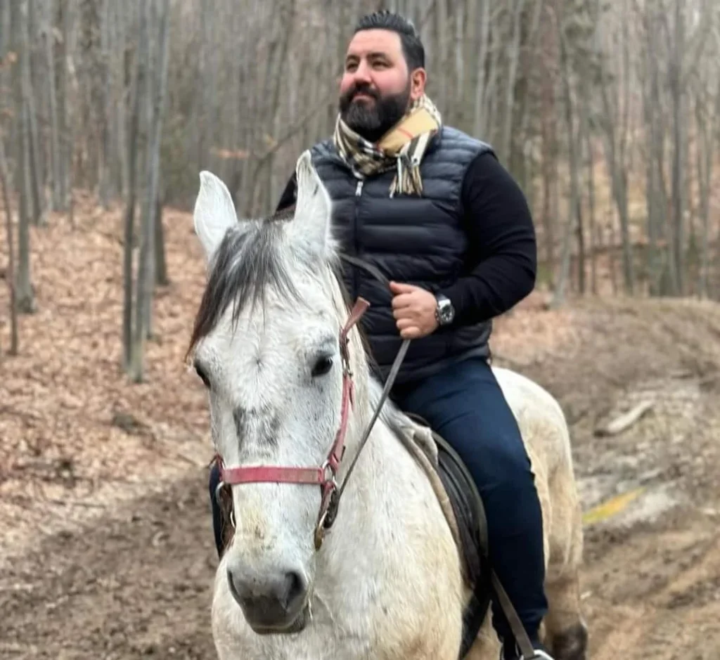 أفضل المطاعم والأماكن في دبي: تجارب طعام فريدة وأجواء ساحرة