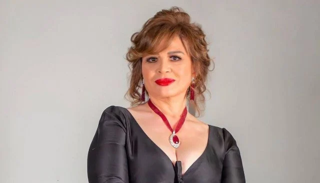 إلهام شاهين تواجه انتقادات حادة بسبب رأيها في الصلاة والعمل