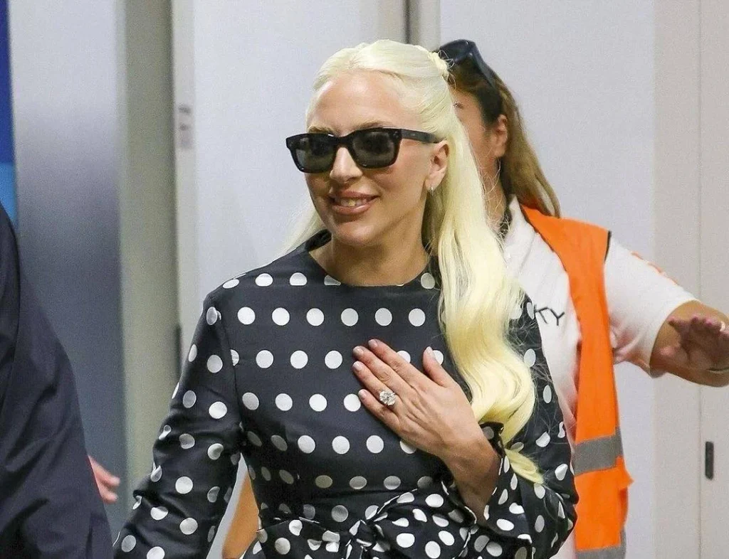 ليدي غاغا وبولانسكي: قصة حب تتوج بخاتم ماسي