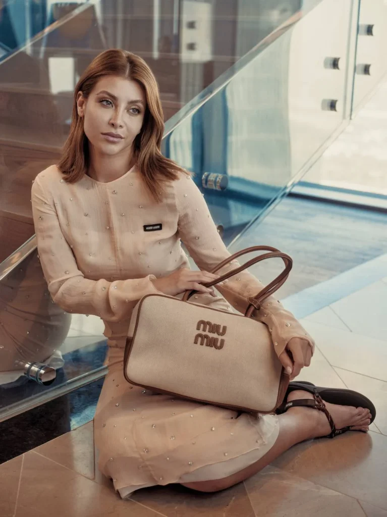 نور علي تبكي فرحاً وتؤكد أهمية العائلة في برنامج "صدى الملاعب"