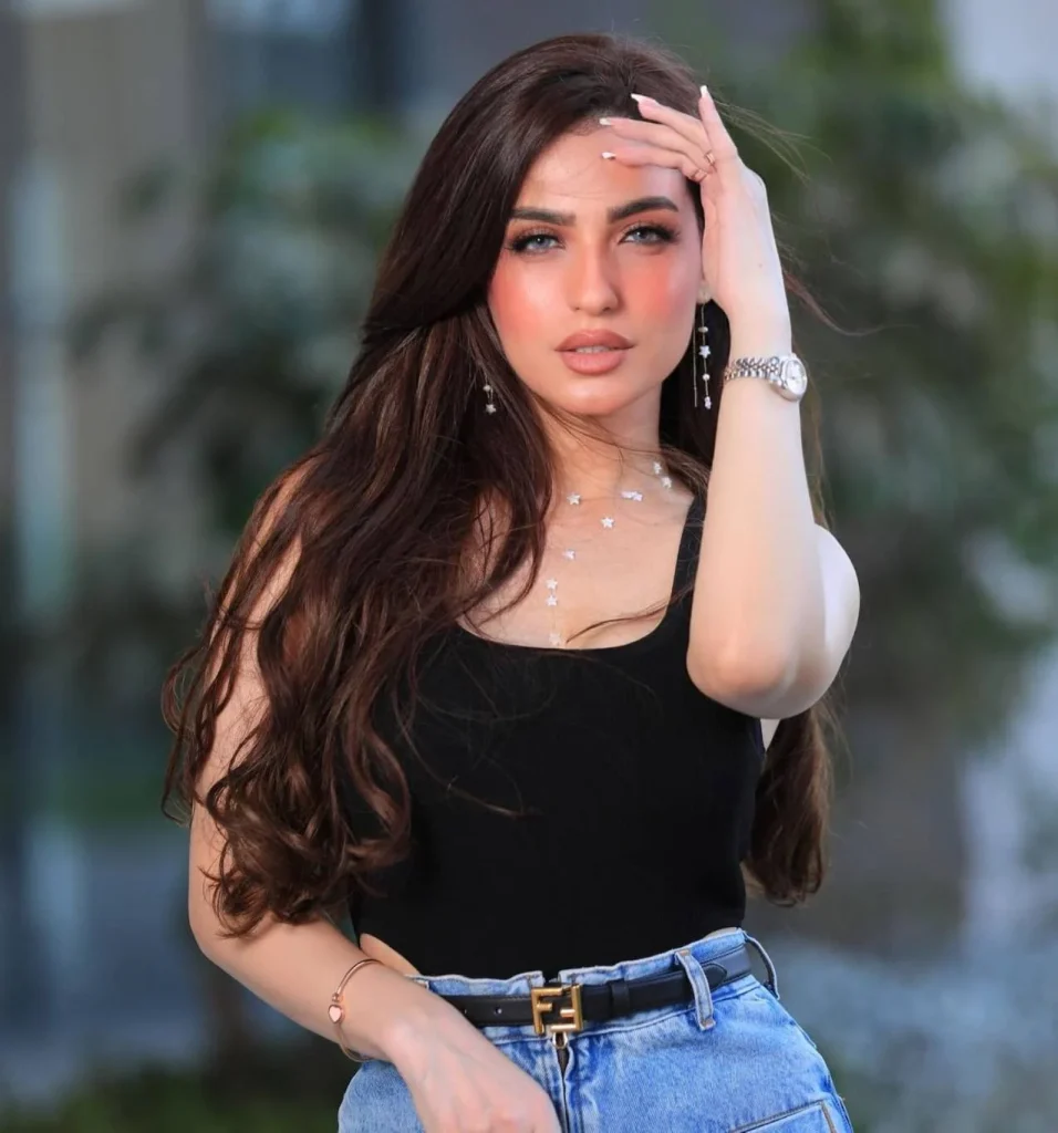 ياسمين عز تثير الجدل وتطالب الفنانات بالتزام أدوارهن