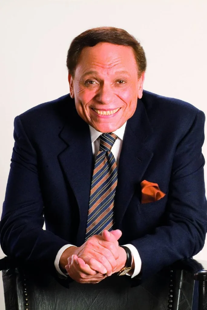 لقاء عاطفي يجمع أكرم السعدني وعادل إمام.. تفاصيل مثيرة