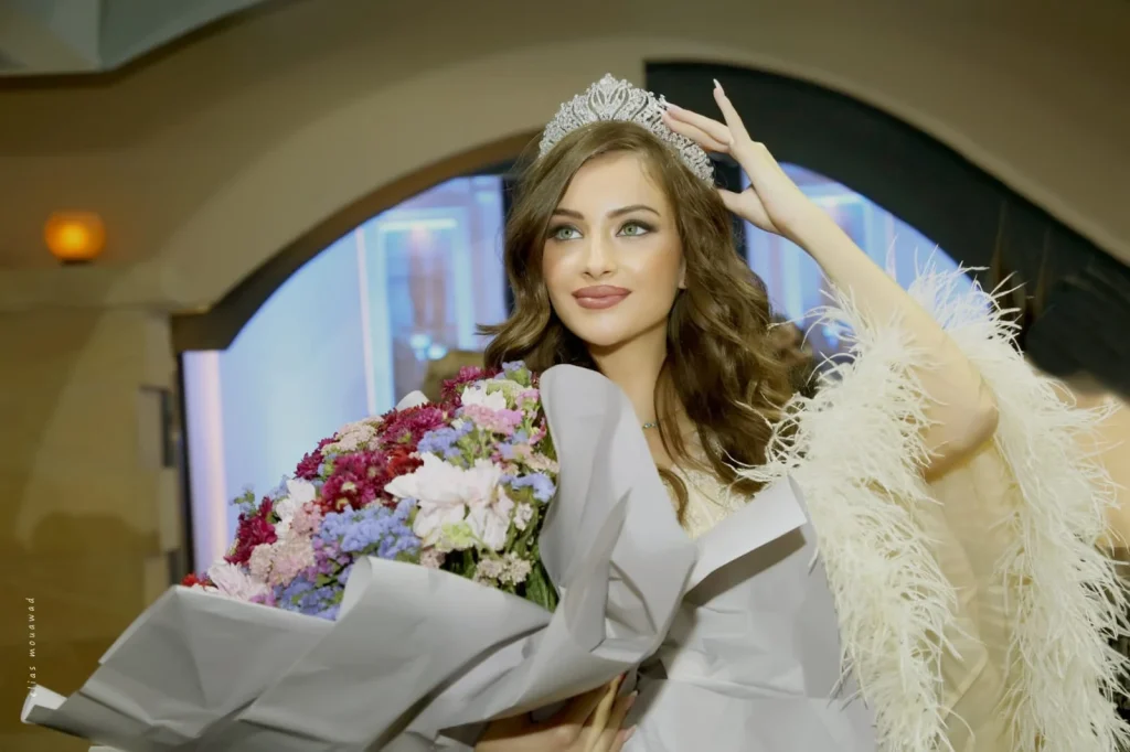 نرجس بيطار تتوج بلقب ملكة جمال العرب في لبنان