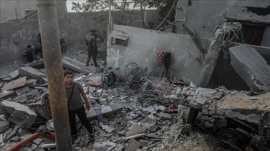 عاجل .. استشهاد 7 فلسطينيين بينهم طفلان بقصف إسرائيلي على منازل مدنيين