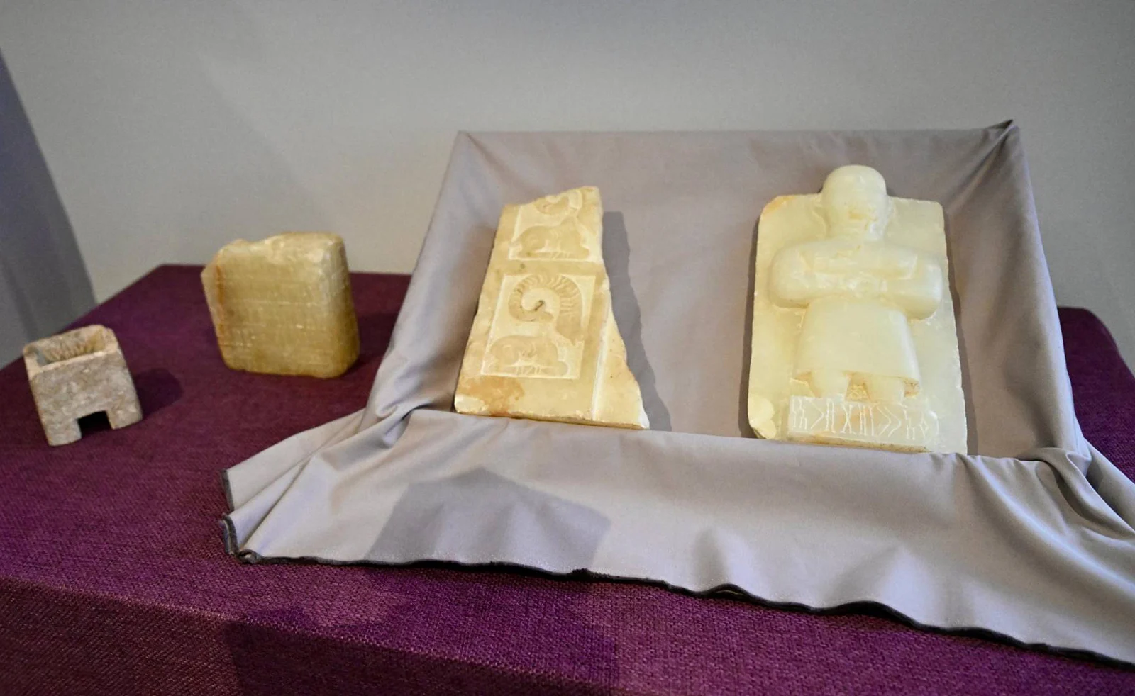 اليمن يستعيد 14 قطعة أثرية ثمينة من نيوزيلندا