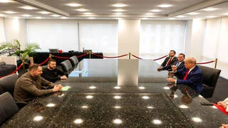 ترامب لزيلينسكي: إذا فزت في الانتخابات سأجد حلا "جيدا" للصراع في أوكرانيا حتى قبل تنصيبي رئيسا