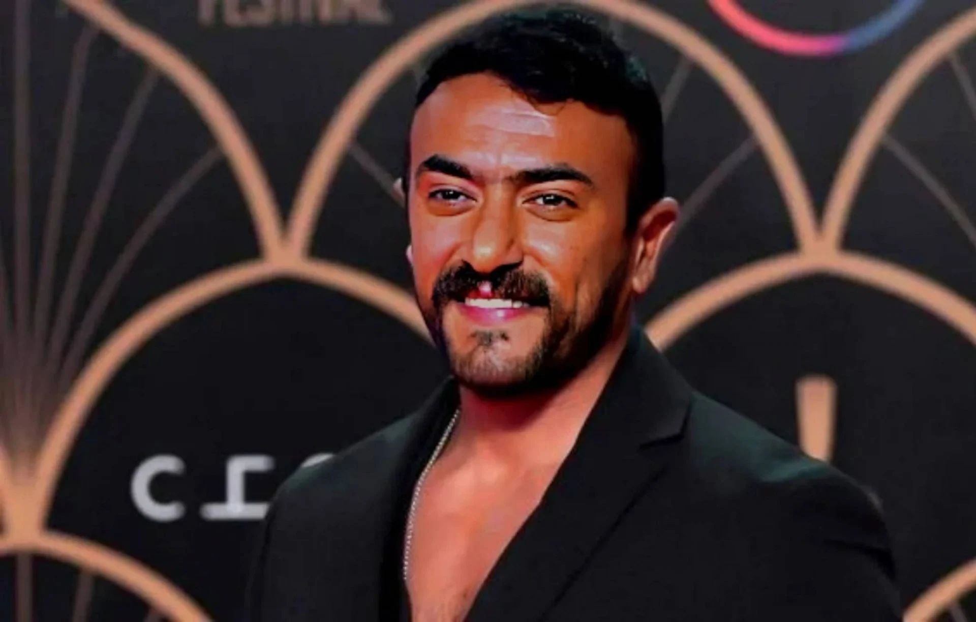 أحمد العوضي وبيومي فؤاد ينفيان الخلاف: حقيقة ما حدث في كواليس فيلم "الإسكندراني"