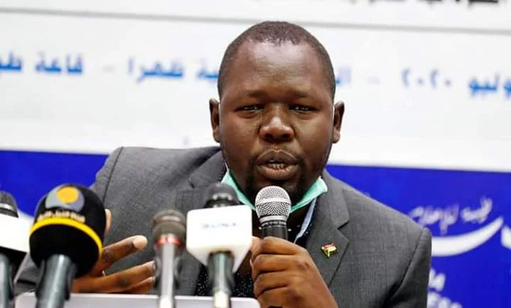 مبارك أردول يصف خطة إرسال قوات أفريقية إلى السودان بـ"إذا غلبك سدها وسّع قدّها"