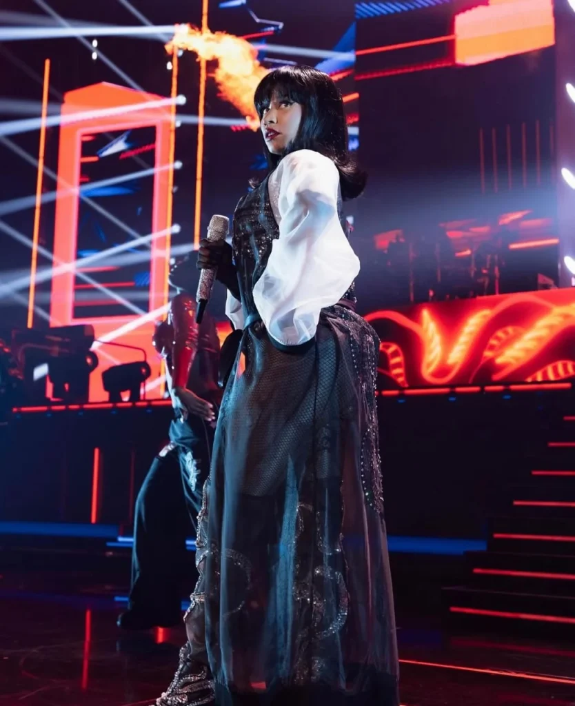 "جيانا يونس: المصممة اللبنانية التي تزين نجوم العالم بإبداعات 'Rebirth'"