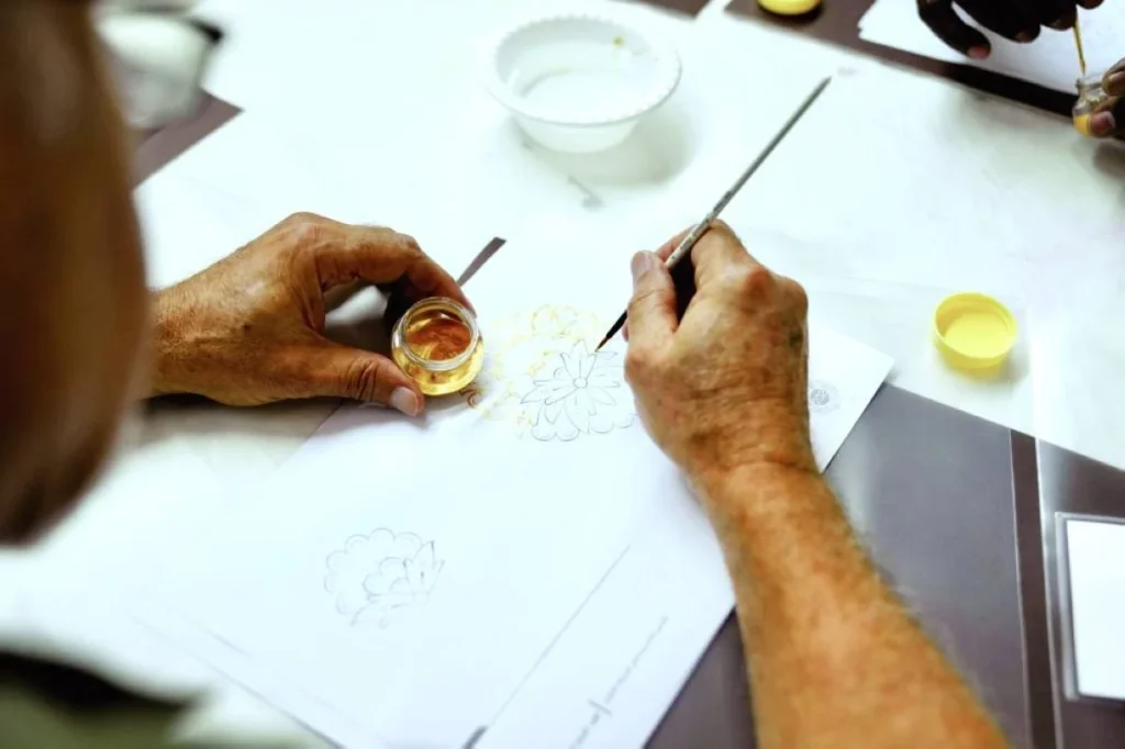 ورشة عمل حول فن التذهيب والزخرفة الإسلامية في الشارقة