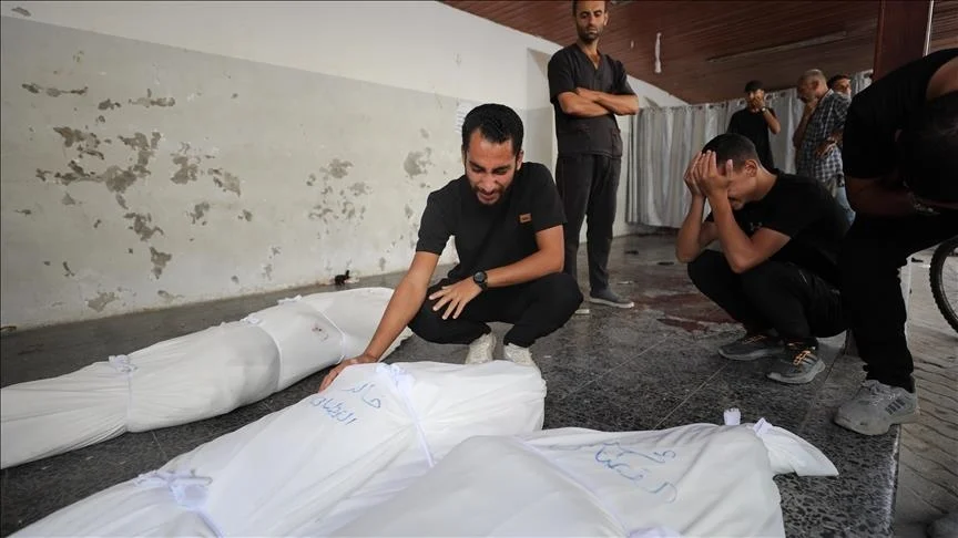 مسؤول صحي: إسرائيل تقتل طبيبا وممرضا قرب مستشفى