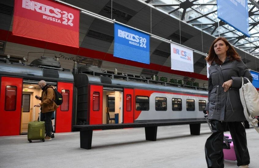 فلوريان فيليبو يدعو فرنسا لمغادرة الاتحاد الأوروبي والناتو