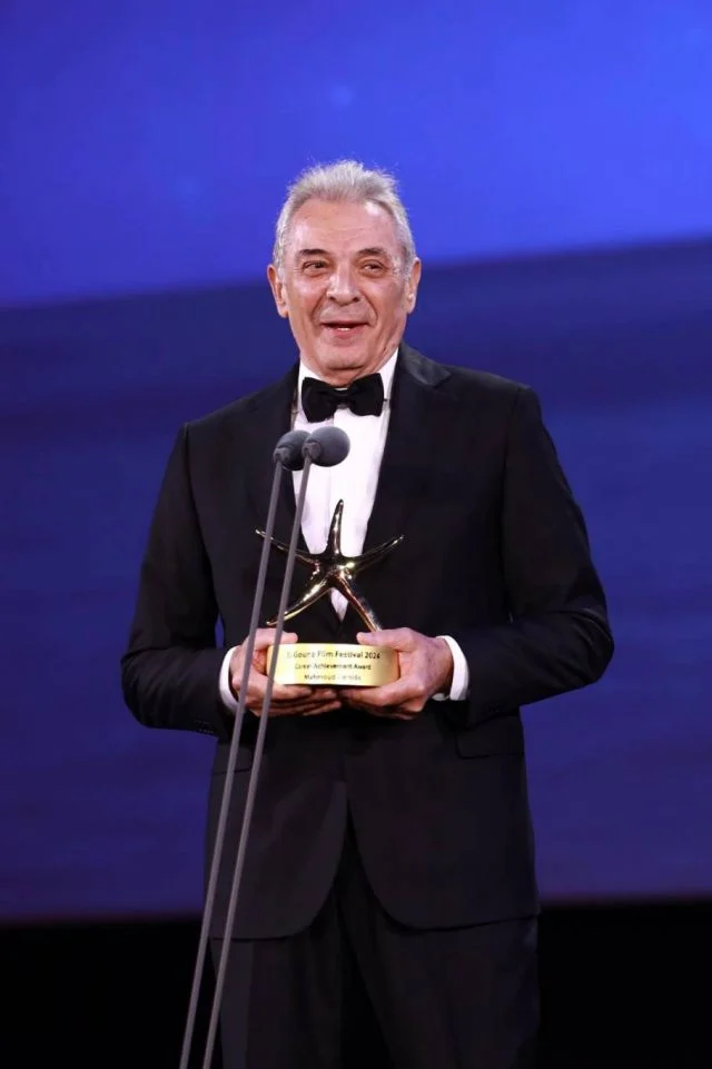 محمود حميدة يكشف عن حلمه الذي تحقق في الجونة ويوجه رسالة مؤثرة لإيناس الدغيدي