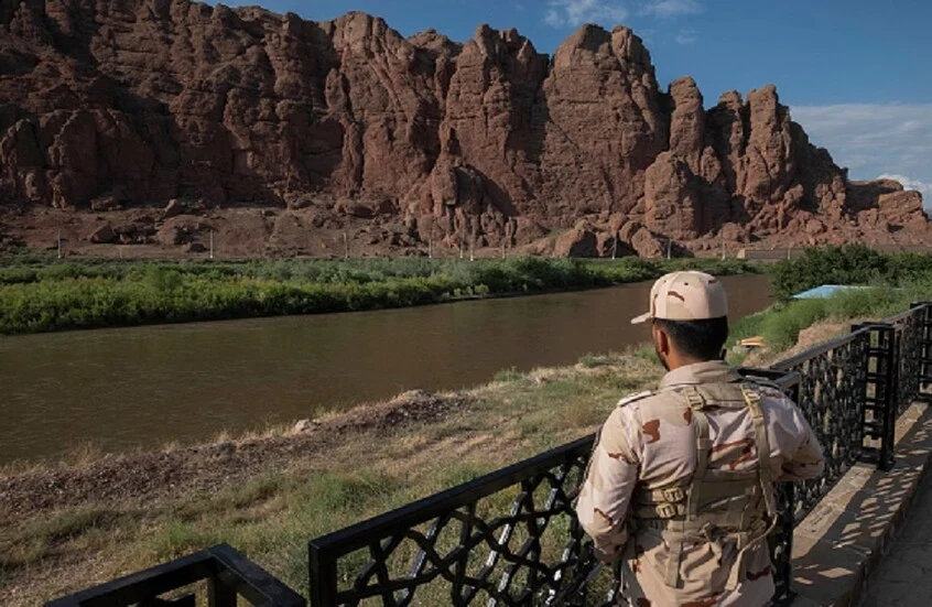 مقتل 10 من حرس الحدود الإيراني في هجوم إرهابي بجنوب شرق إيران