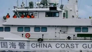 إندونيسيا تصعد المواجهة: طرد متكرر للسفن الصينية في بحر الصين الجنوبي