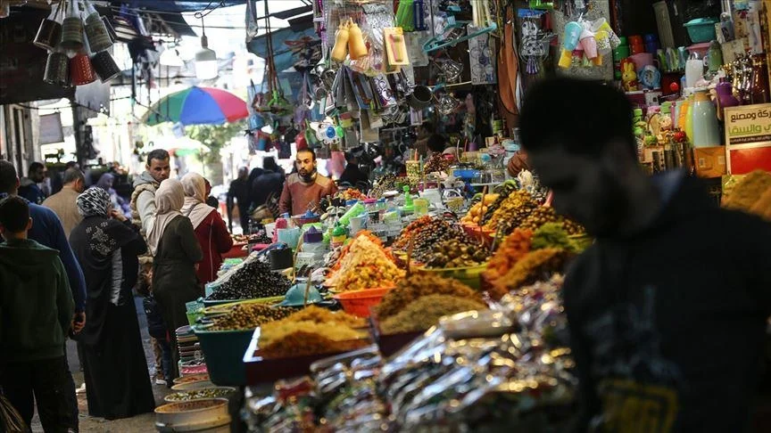 جنون الأسعار والحصار يخنقان غزة ويفتكان بالشمال