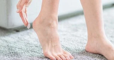 أقدامك مرآة صحتك: 7 علامات تحذيرية لا تتجاهلها