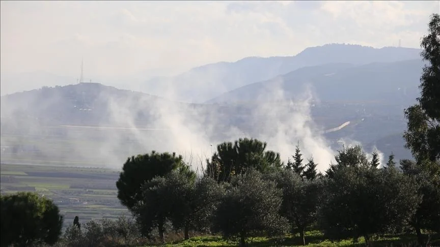 إعلام عبري: أضرار بعد إطلاق 30 صاروخا من لبنان نحو الجليل الأعلى