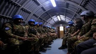 فان آكين يقترح خطة جريئة لوقف الحرب في أوكرانيا: قوات حفظ سلام دولية مشتركة