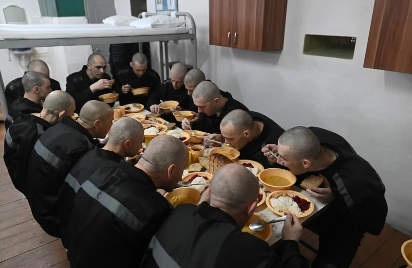 روسيا تبدأ بإطلاق سراح أسرى حرب أوكرانيين بشرط عدم تورطهم بجرائم حرب