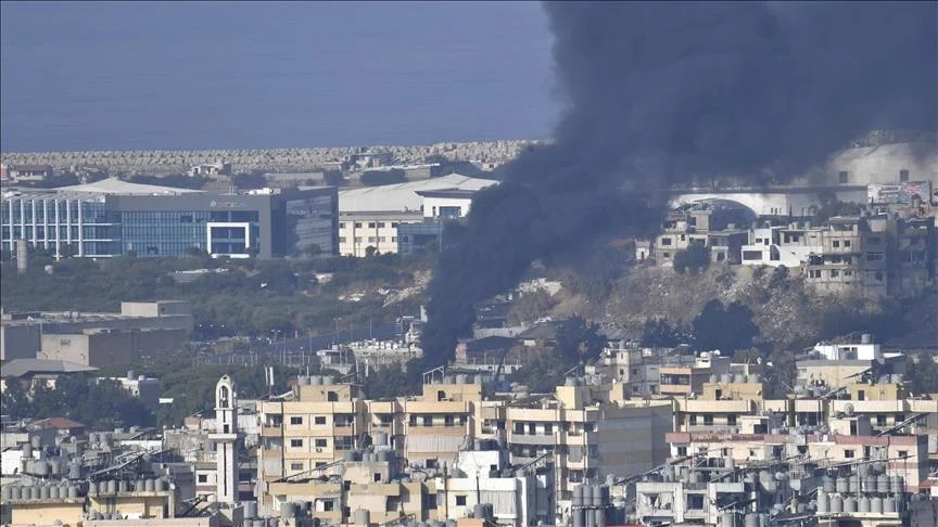 استشهاد 15 شخصا بغارة إسرائيلية استهدفت مبنى وسط لبنان