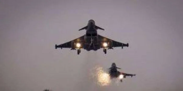 الولايات المتحدة تشن غارات جوية على الحوثيين في اليمن وتعزز وجودها البحري