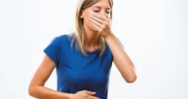 القيء: أسبابه وأعراضه ومتى يجب استشارة الطبيب؟