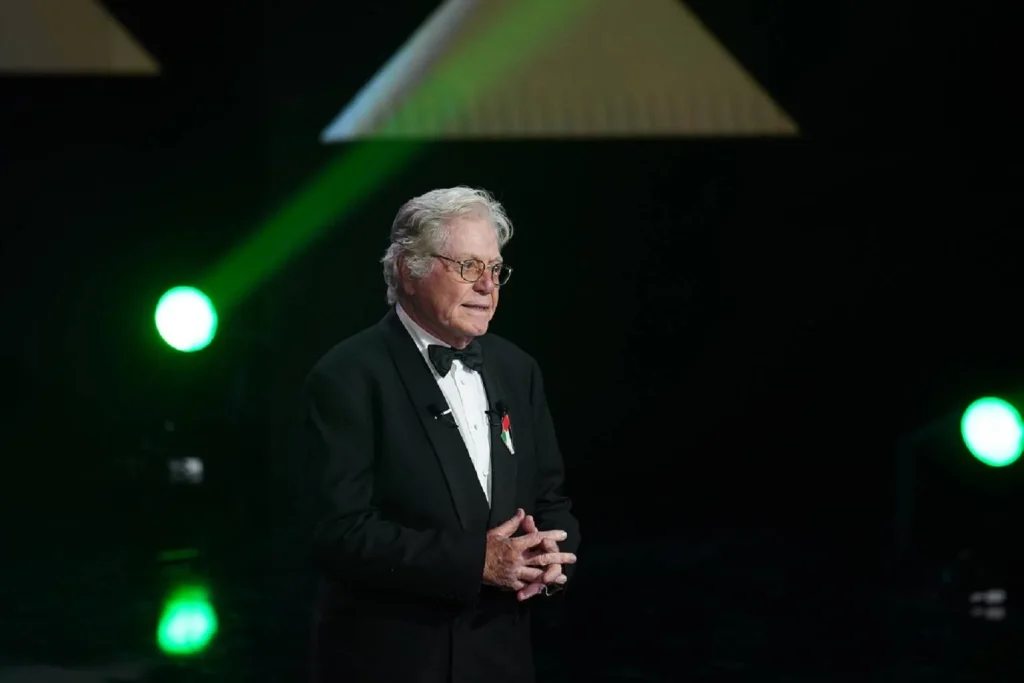 غضب حسين فهمي يثير الجدل.. أسباب غياب النجوم عن مهرجان القاهرة