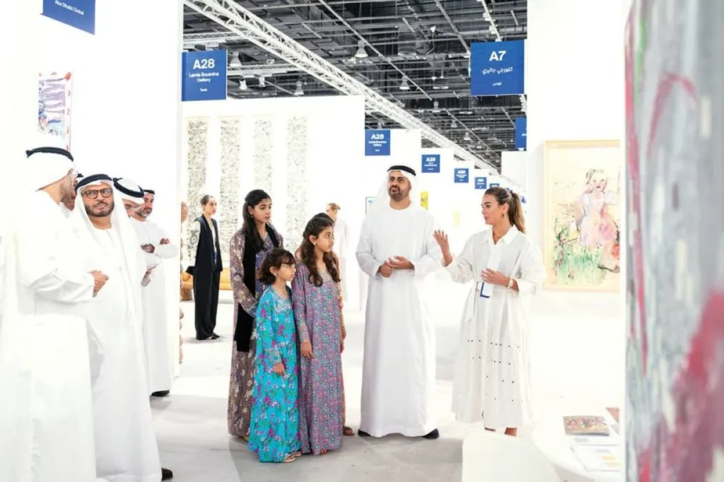 ديوان الرئاسة يفتتح معرض فن أبوظبي في دورته الـ16