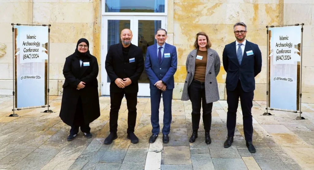 دبي تستعرض تاريخها العريق في مؤتمرات عالمية