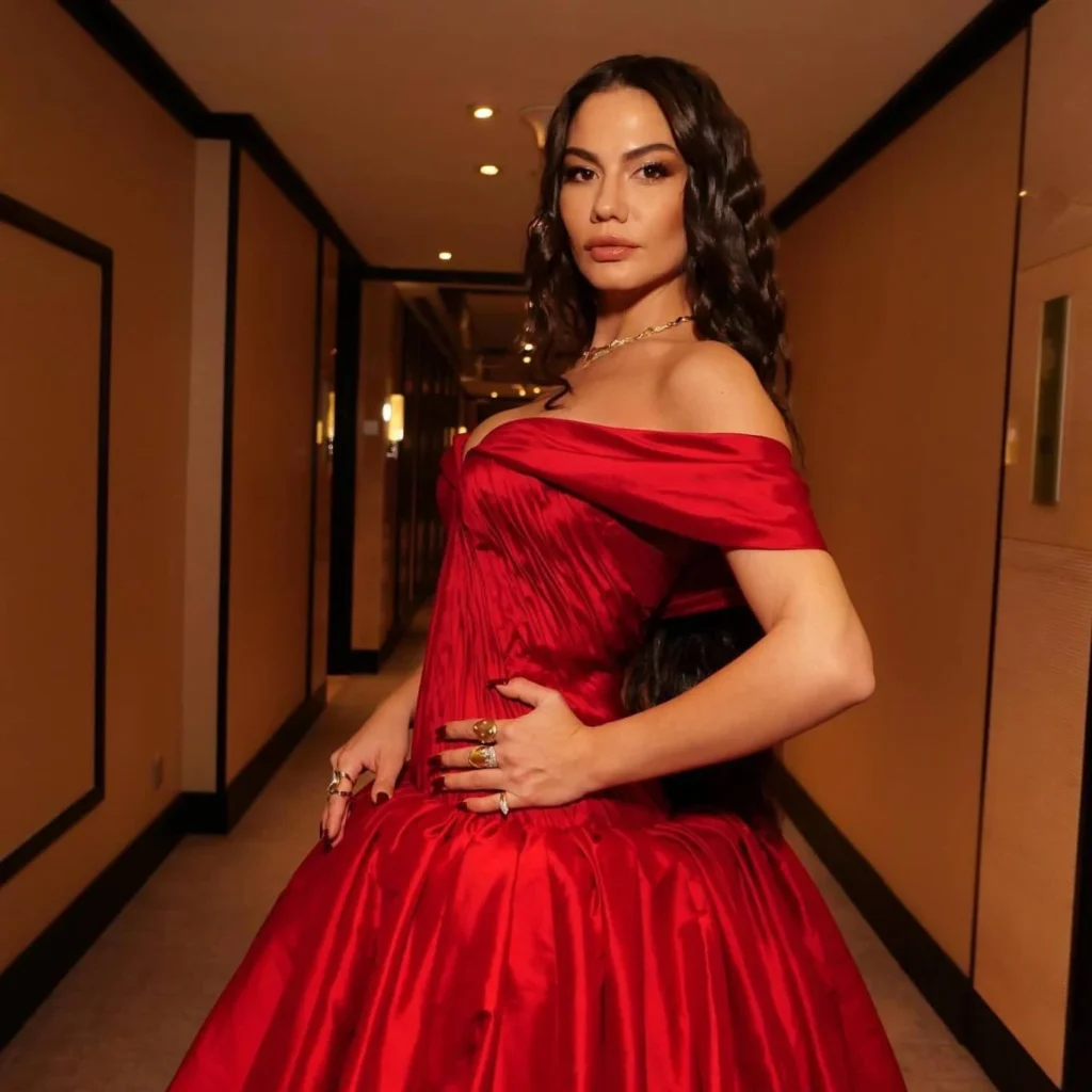 مهرجان ضيافة يشهد تألق النجمات العربيات: إطلالات مبهرة وكلمات مؤثرة