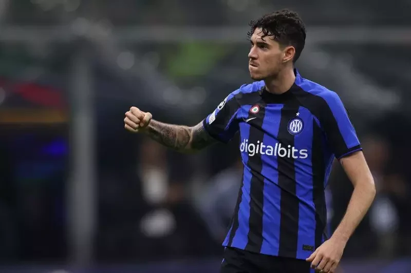 تقارير تشير إلى أن باستوني يفضّل الانتقال إلى برشلونة 