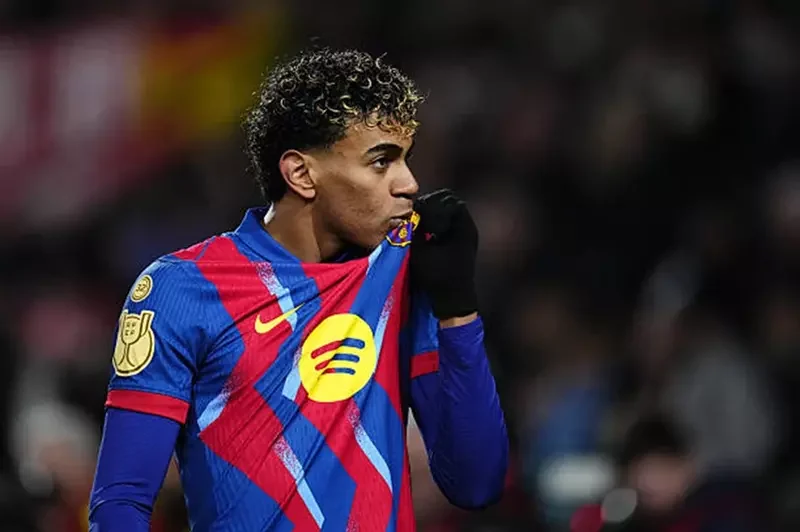 لامين يامال يُشعل حماس جماهير برشلونة قبيل موقعة نيوكاسل 