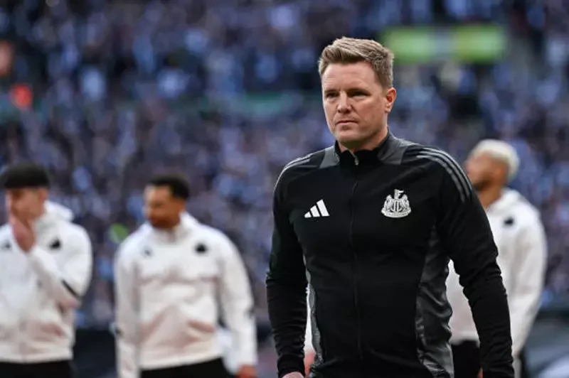 إيدي هاو يواجه أسوأ ليلة للنيوكاسل في أوروبا أمام برشلونة 