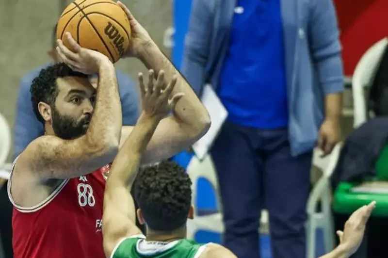 الأهلي يكمل عقد المتأهلين إلى نصف نهائي دوري كرة السلة بعد إقصاء سبورتنج 