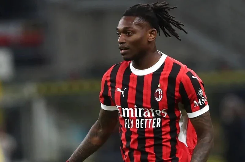 تقرير: لياو يغيب عن لقاء ميلان ضد تورينو ويغادر إلى البرتغال 