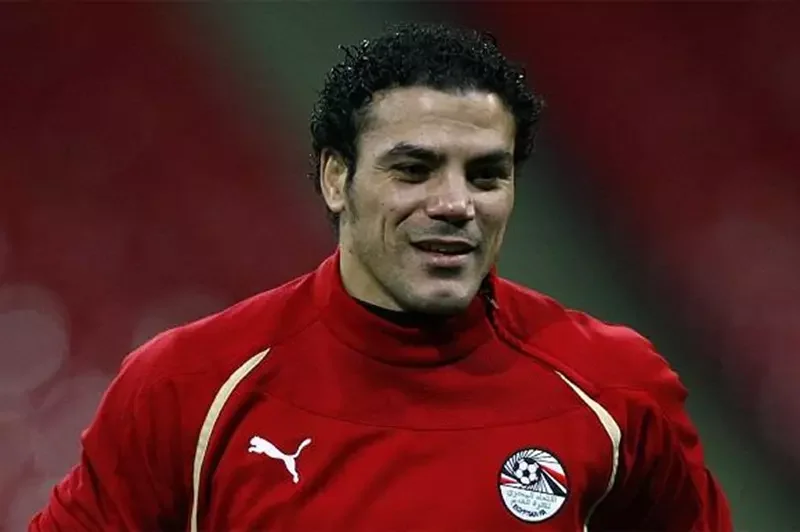 عمرو زكي يتساءل: هل ستتغير لائحة الأهلي في حال إنهاء الدوري بالمركز الثالث؟ 