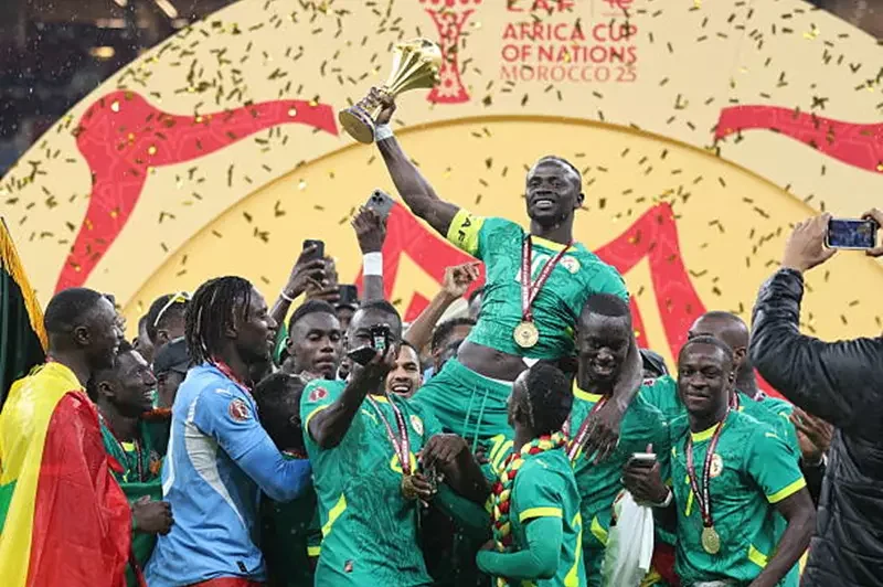 في تحدٍّ ضد الكاف.. السنغال تتوج بلقب أمم أفريقيا في باريس قبل ودية بيرو 