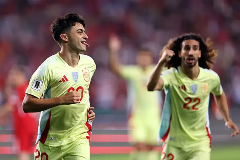 مدرب صربيا: إسبانيا هي أبرز المرشحين للتتويج بالمونديال.. هم في مستوى آخر 